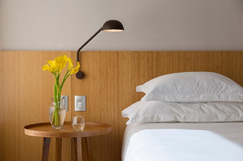 Hotel B